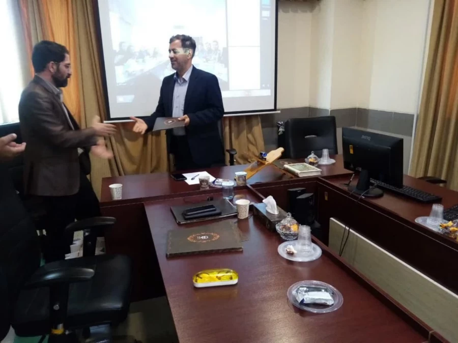 تجلیل از کارکنان و دانشجو معلمان فعال در حوزه روابط عمومی دانشگاه فرهنگیان استان فارس 4