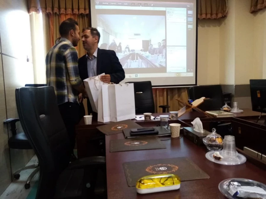 تجلیل از کارکنان و دانشجو معلمان فعال در حوزه روابط عمومی دانشگاه فرهنگیان استان فارس 8