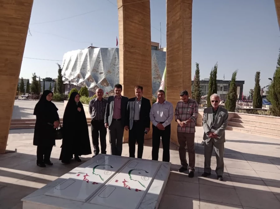 بازدید مدیریت و کارکنان دانشگاه فرهنگیان استان فارس از موزه دفاع مقدس شیراز 5