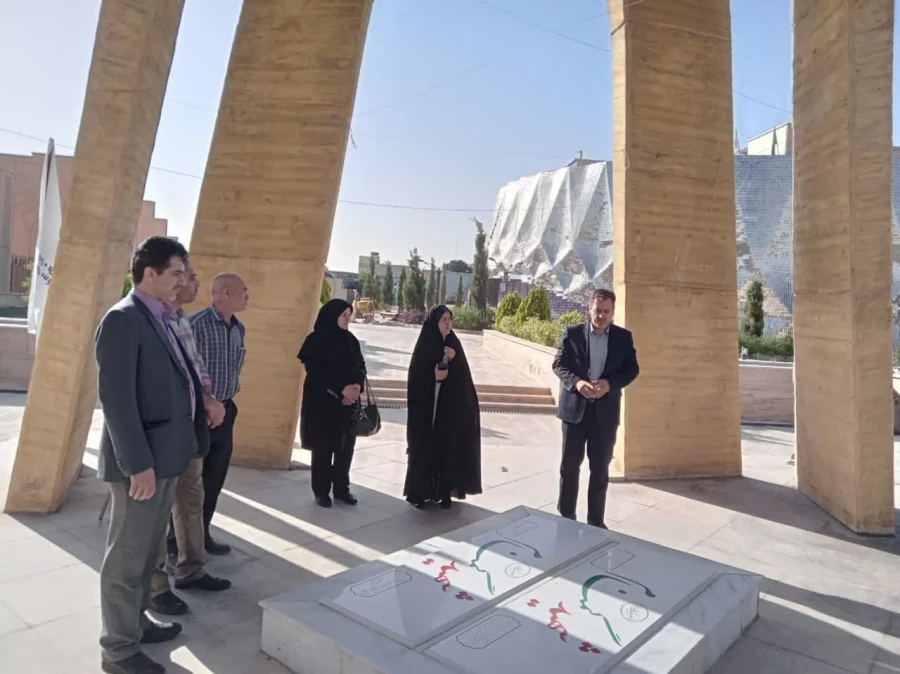 بازدید مدیریت و کارکنان دانشگاه فرهنگیان استان فارس از موزه دفاع مقدس شیراز 6