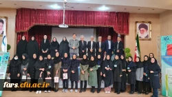 عکس یادگاری شرکت کنندگان با مسئولان همایش