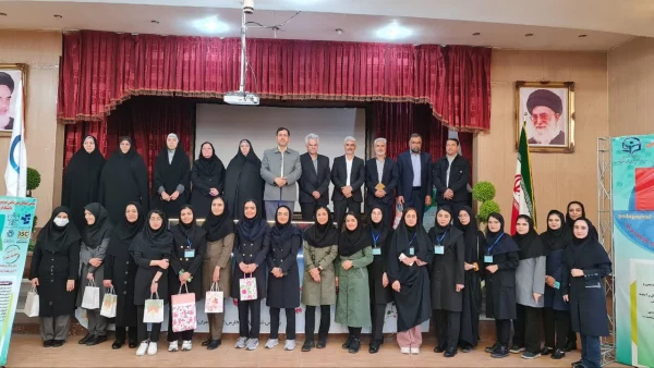 عکس یادگاری شرکت کنندگان با مسئولان همایش