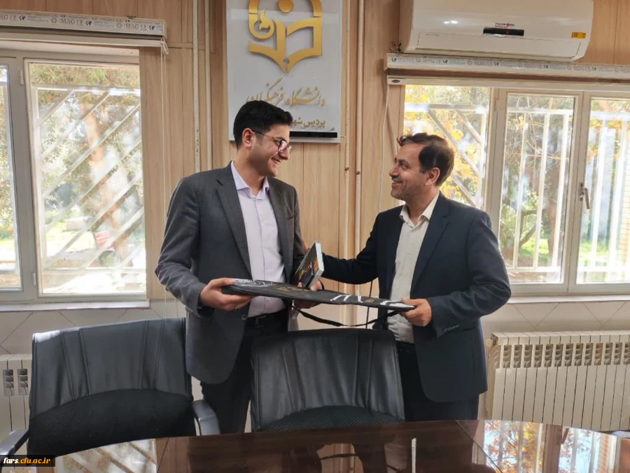 تجلیل نمادین از برخی دانشجومعلمان 99 2