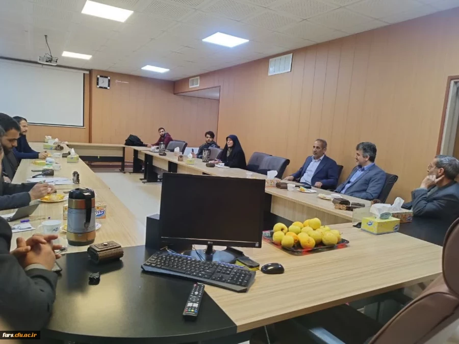 جلسه دکتر وحیدی معاون دانشگاه فرهنگیان استان فارس با مسئولین کنگره شهدا و کانون ایثار و شهدا در مرکز شهید بهشتی اقلید 2