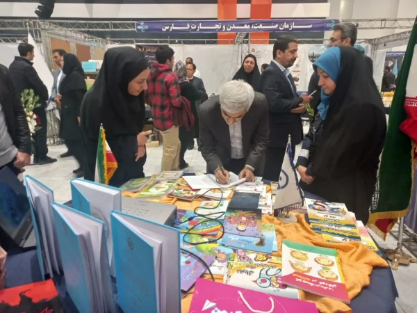 غرفه دانشگاه فرهنگیان فارس در نمایشگاه هفته پژوهش وفناوری استان فارس 2