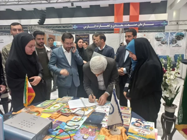 غرفه دانشگاه فرهنگیان فارس در نمایشگاه هفته پژوهش وفناوری استان فارس 4