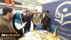 بازدید زارع شیبانی مدیریت استانی دانشگاه فرهنگیان فارس از غرفه پژوهشی دانشگاه فرهنگیان فارس 4