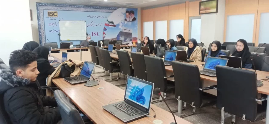 بازدید  تعدادی از استادان ودانشجویان وکارکنان این استان از مرکز استنادی وپایش علم وفناوری جهان اسلام 3