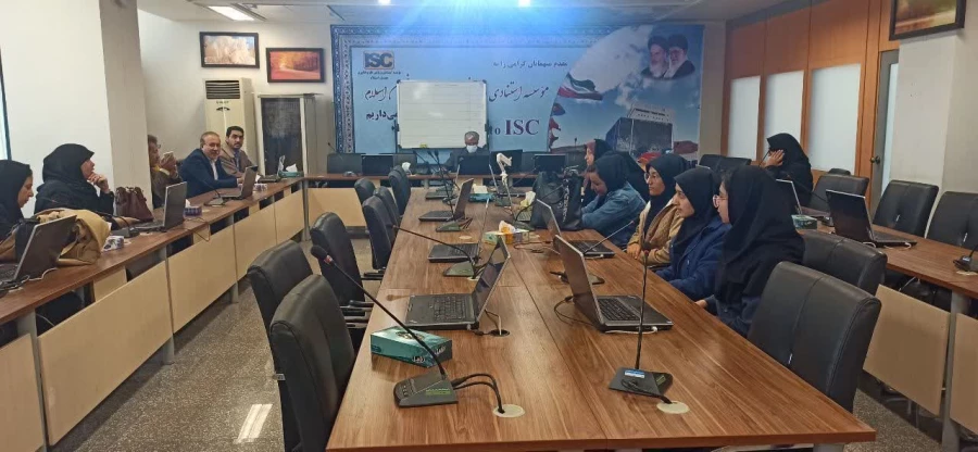 بازدید  تعدادی از استادان ودانشجویان وکارکنان این استان از مرکز استنادی وپایش علم وفناوری جهان اسلام 5