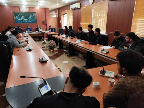 جلسه بررسی مشکلات دانشجومعلمان ورودی ۹۹ در سالن جلسات پردیس شهید رجایی شیراز 3