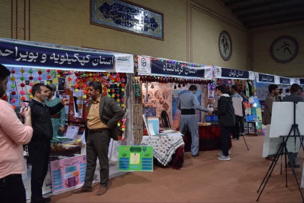 برگزاری نمایشگاه دستاوردهای انجمن های علمی و کانون های فرهنگی اجتماعی  در جشنواره های  اجتماعی 5