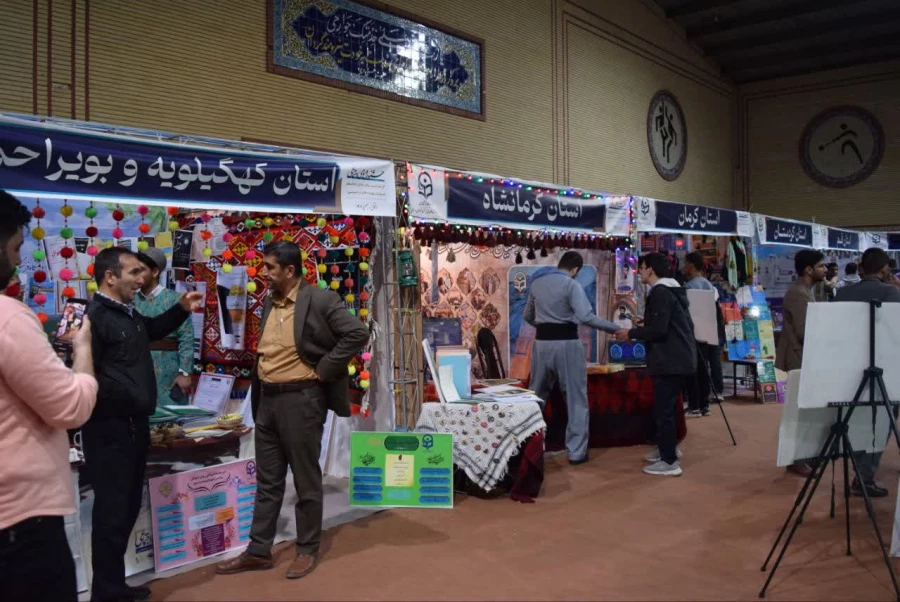 برگزاری نمایشگاه دستاوردهای انجمن های علمی و کانون های فرهنگی اجتماعی  در جشنواره های  اجتماعی 5