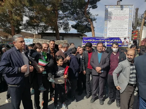 حضور کارکنان، اساتید و دانشجو معلمان مرکز شهید بهشتی اقلید در  راهپیمایی 22 بهمن شهر اقلید. 2