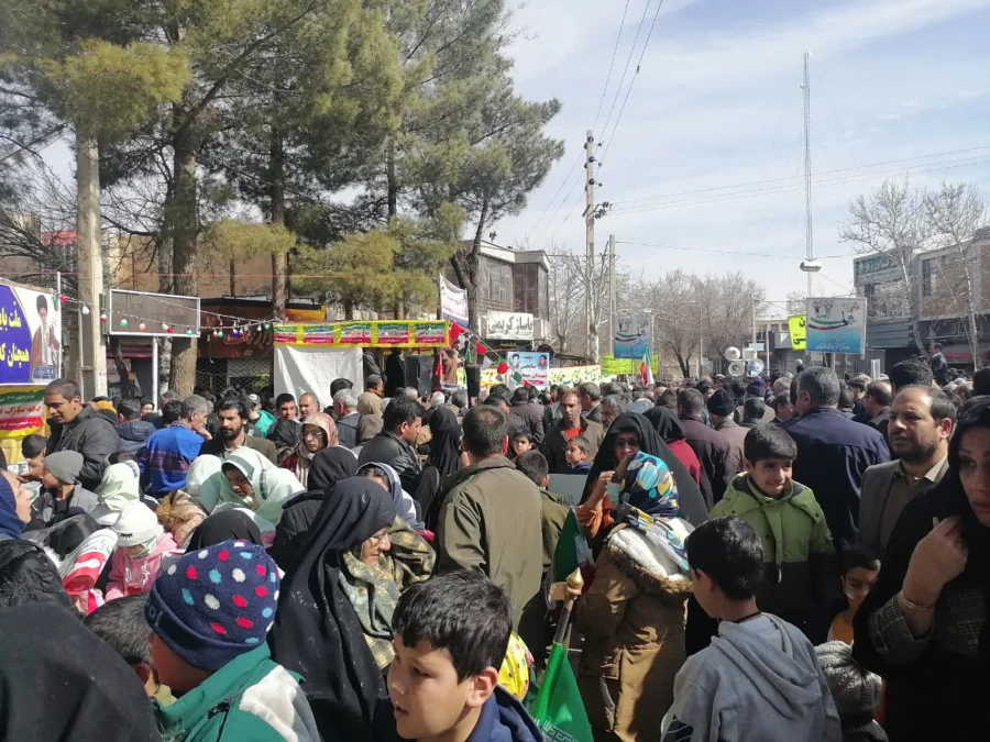 حضور کارکنان، اساتید و دانشجو معلمان مرکز شهید بهشتی اقلید در  راهپیمایی 22 بهمن شهر اقلید. 4