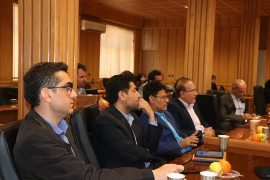 نشست هم اندیشی استادان و نخبگان دانشگاهی با حضور رئیس محترم دانشگاه فرهنگیان استان فارس برگزار گردید 3