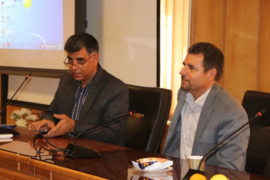 نشست هم اندیشی استادان و نخبگان دانشگاهی با حضور رئیس محترم دانشگاه فرهنگیان استان فارس برگزار گردید 8