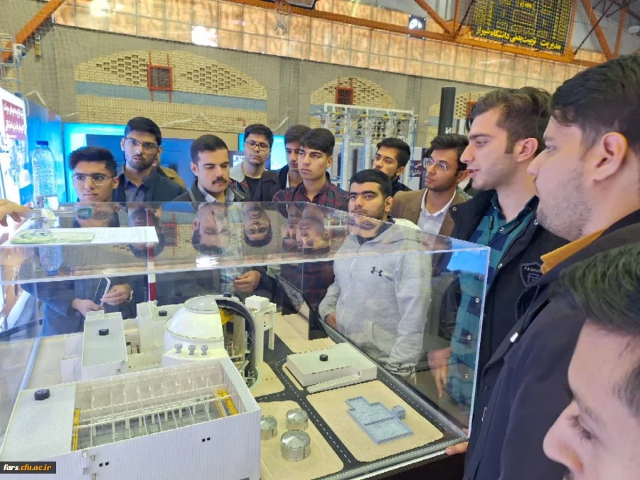 بازدید دانشجومعلمان پردیس شهید رجایی فارس از نمایشگاه تخصصی دستاوردهای صنعت هسته ای کشور در دانشگاه شیراز 2