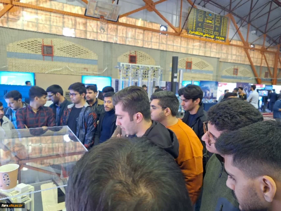 بازدید دانشجومعلمان پردیس شهید رجایی فارس از نمایشگاه تخصصی دستاوردهای صنعت هسته ای کشور در دانشگاه شیراز 5
