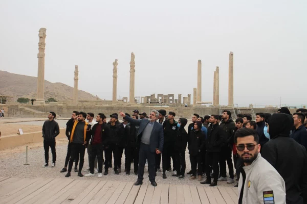 حضور دانشجومعلمان دانشگاه فرهنگیان شهید_مطهری_شیراز در اردوی نیم روزه  ی علمی_تفریحی تخت جمشید  5