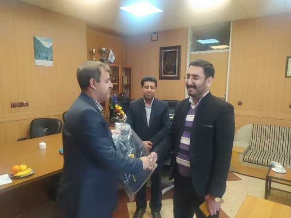 تقدیر از دانشجومعلم نخبه کشوری دانشگاه فرهنگیان فارس جناب اقای علی جوکار 2