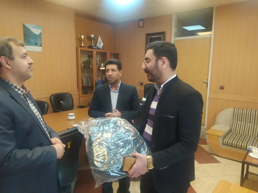 تقدیر از دانشجومعلم نخبه کشوری دانشگاه فرهنگیان فارس جناب اقای علی جوکار 5