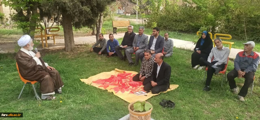 قرائت سوره مبارکه یاسین بر سر قبور مطهر شهدای گمنام پردیس شهید باهنر 2