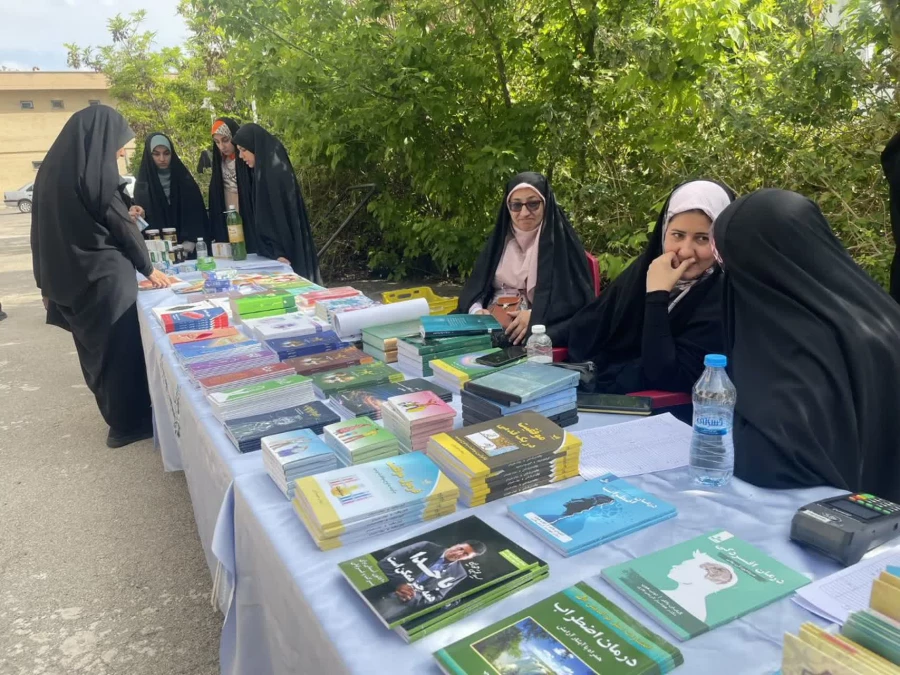 همایش  نقش معلم در آخرالزمان در پردیس شهید باهنر 4