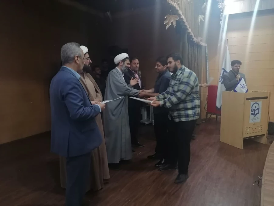 مراسم هفته بزرگداشت مقام معلم و تجلیل از دانشجو معلمان برتر علمی و فرهنگی در اقلید برگزار شد 7