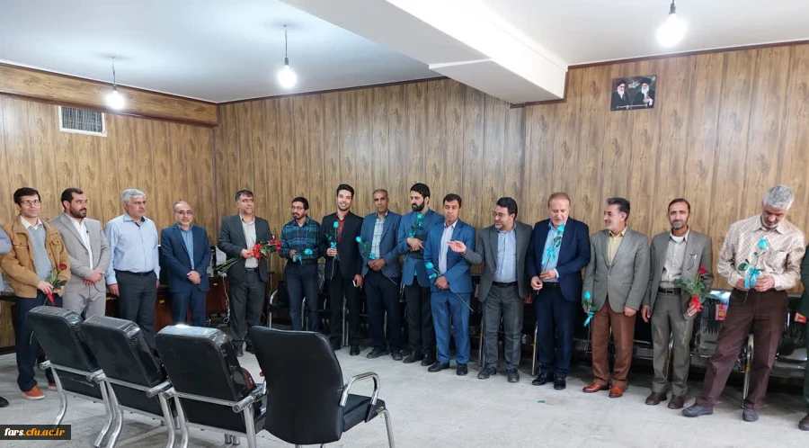 برگزاری مراسم بزرگداشت روز معلم در واحد شهید مطهری شیراز و همچنین تجلیل از استادان و پرسنل زحمتکش 
 2