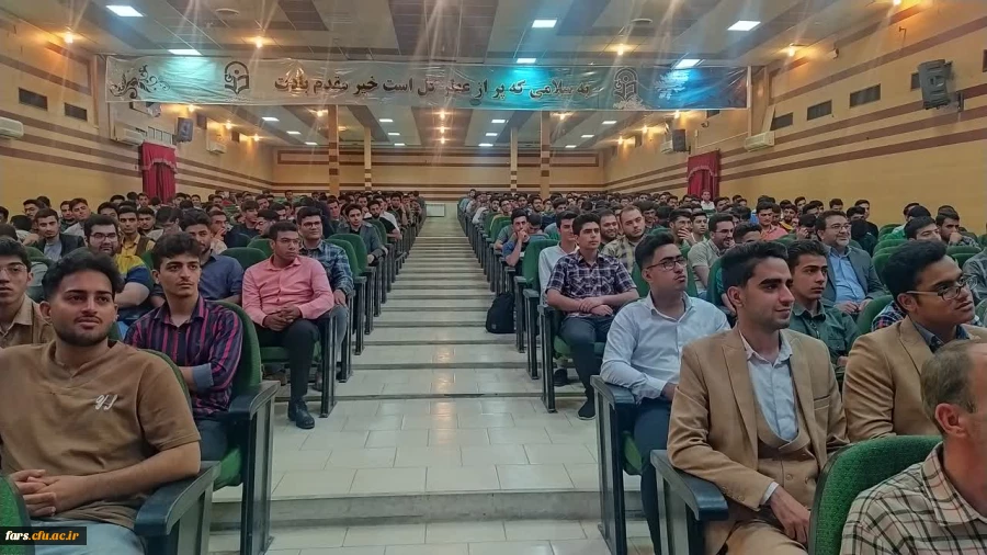 برگزاری مراسم بزرگداشت روز معلم در واحد شهید مطهری شیراز و همچنین تجلیل از استادان و پرسنل زحمتکش 
 4