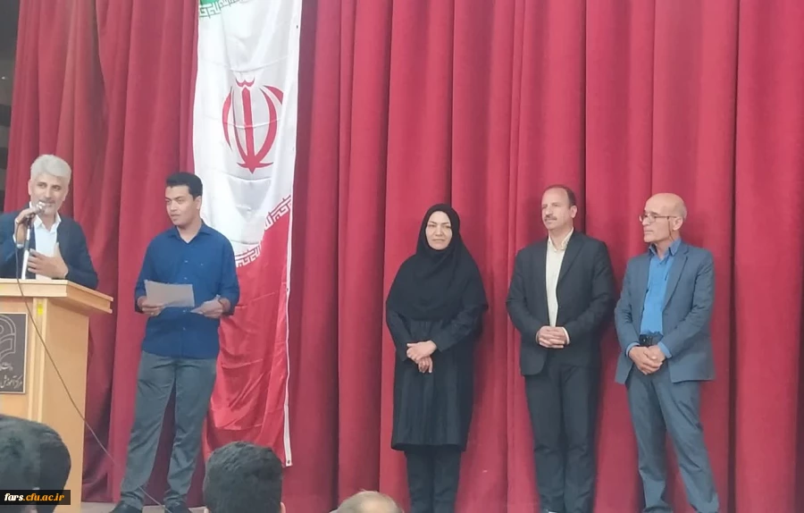 برگزاری مراسم بزرگداشت روز معلم در واحد شهید مطهری شیراز و همچنین تجلیل از استادان و پرسنل زحمتکش 
 6