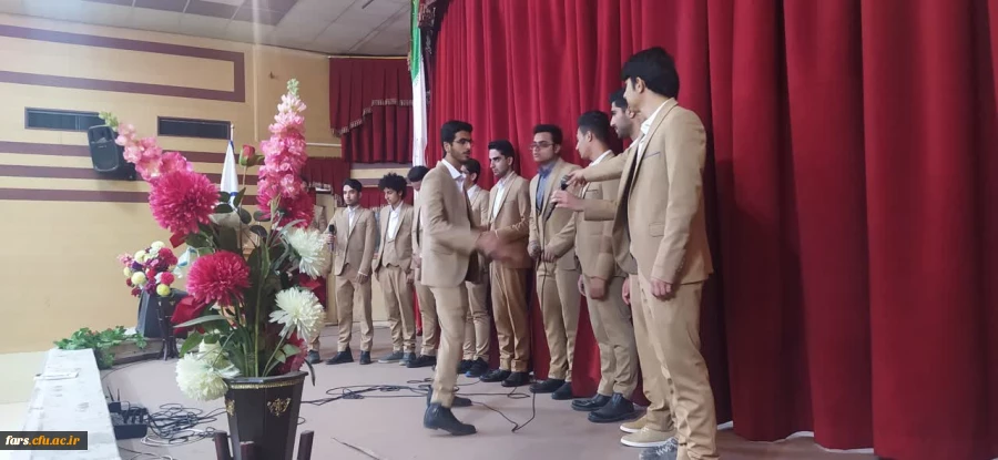 برگزاری مراسم بزرگداشت روز معلم در واحد شهید مطهری شیراز و همچنین تجلیل از استادان و پرسنل زحمتکش 
 8