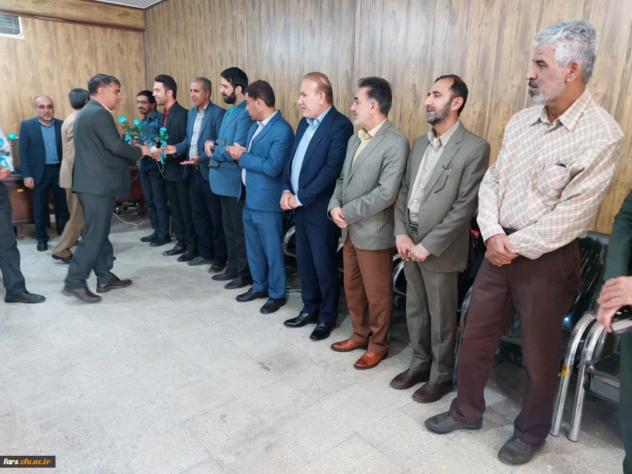 برگزاری مراسم بزرگداشت روز معلم در واحد شهید مطهری شیراز و همچنین تجلیل از استادان و پرسنل زحمتکش 
 10