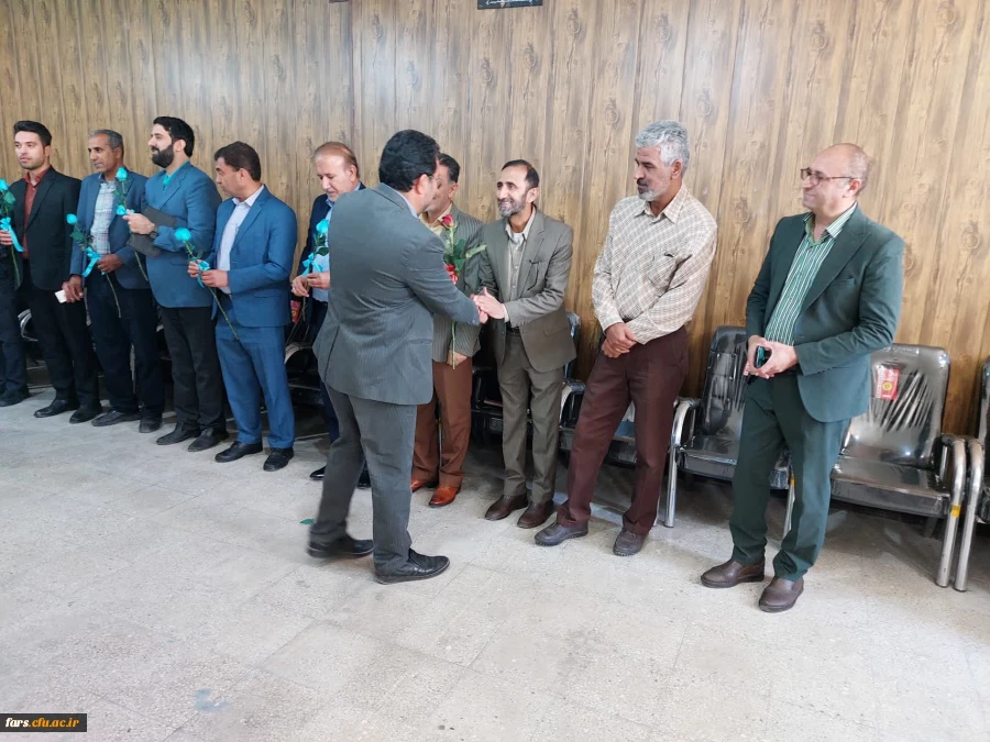 برگزاری مراسم بزرگداشت روز معلم در واحد شهید مطهری شیراز و همچنین تجلیل از استادان و پرسنل زحمتکش 
 12