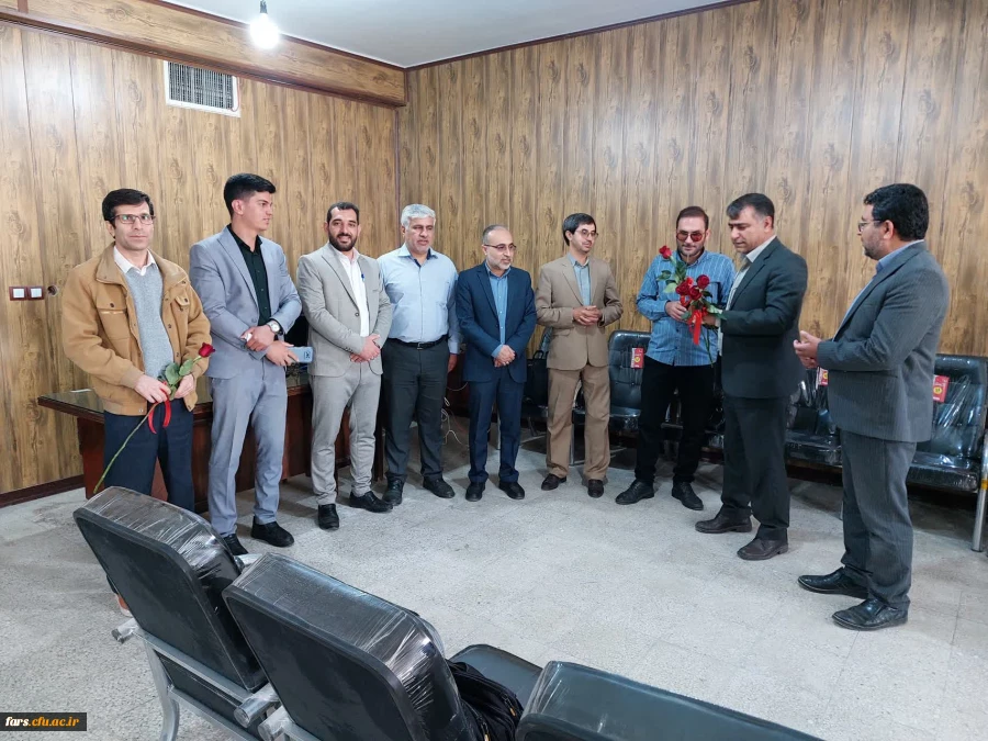 برگزاری مراسم بزرگداشت روز معلم در واحد شهید مطهری شیراز و همچنین تجلیل از استادان و پرسنل زحمتکش 
 16