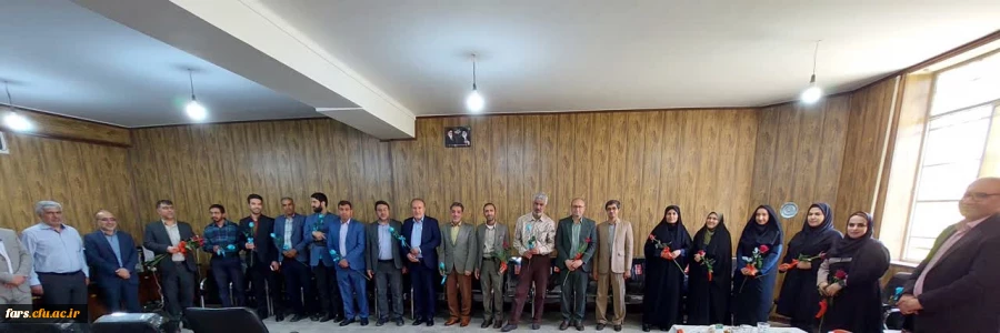 برگزاری مراسم بزرگداشت روز معلم در واحد شهید مطهری شیراز و همچنین تجلیل از استادان و پرسنل زحمتکش 
 17