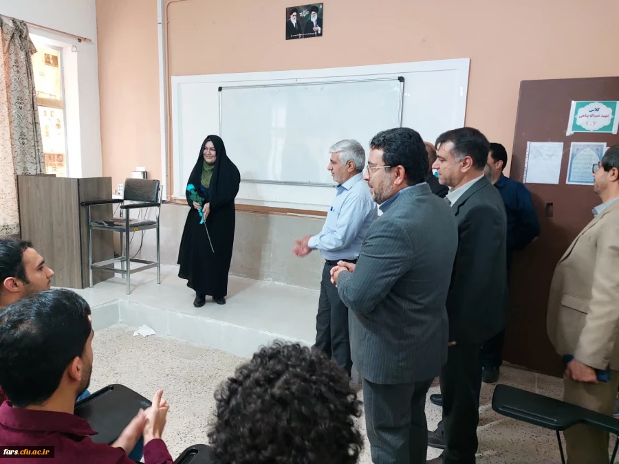 برگزاری مراسم بزرگداشت روز معلم در واحد شهید مطهری شیراز و همچنین تجلیل از استادان و پرسنل زحمتکش 
 19