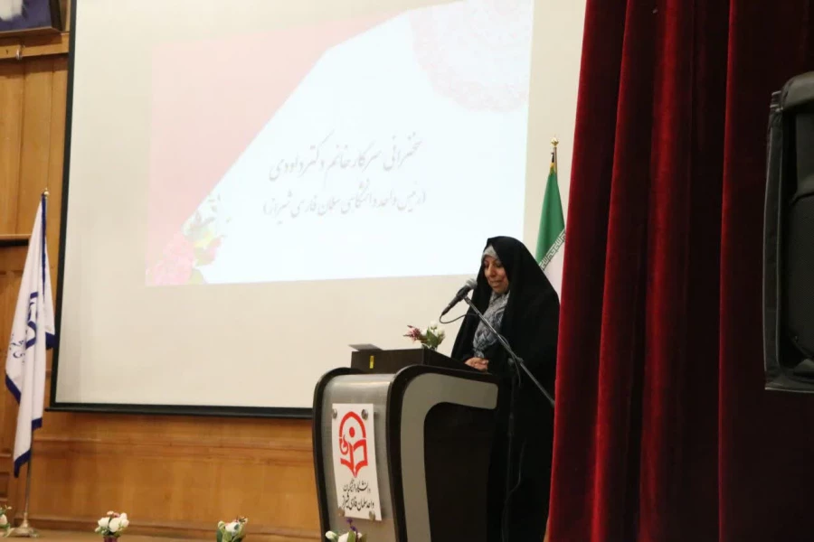 آیین نکوداشت مقام معلم و استاد در دانشگاه فرهنگیان فارس با حضور مسئولین استانی و پردیس ها  7