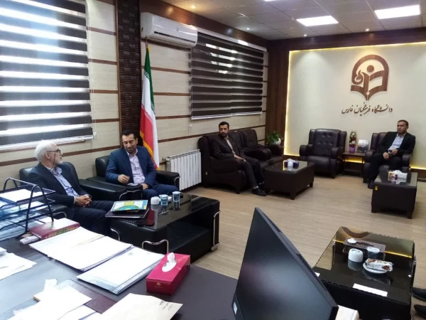 دیدارجناب آقای صالحی نماینده مردم شهرستان اقلید با جناب آقای  صادقی مدیر دانشگاه فرهنگیان استان فارس 2