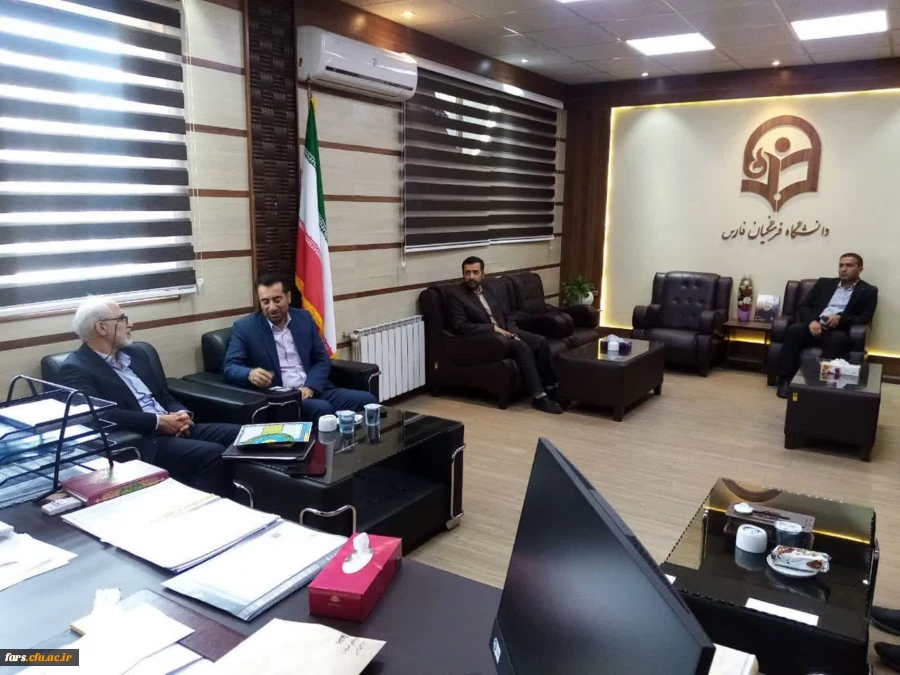 دیدارجناب آقای صالحی نماینده مردم شهرستان اقلید با جناب آقای  صادقی مدیر دانشگاه فرهنگیان استان فارس 2