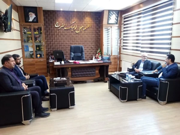 دیدارجناب آقای صالحی نماینده مردم شهرستان اقلید با جناب آقای  صادقی مدیر دانشگاه فرهنگیان استان فارس 3