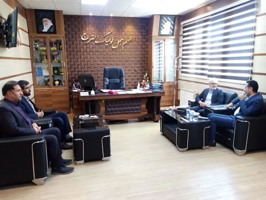 دیدارجناب آقای صالحی نماینده مردم شهرستان اقلید با جناب آقای  صادقی مدیر دانشگاه فرهنگیان استان فارس 3