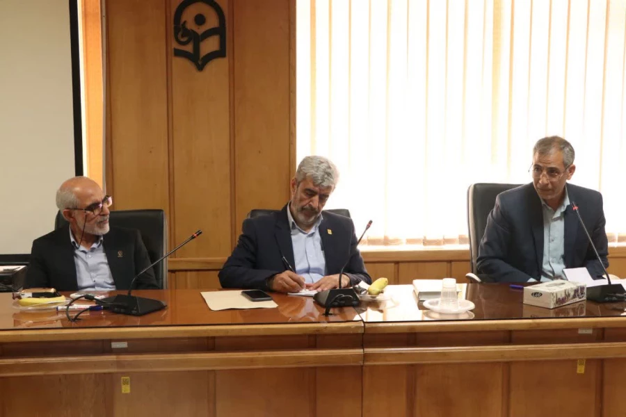 نشست اعضاء هیئت علمی دانشگاه فرهنگیان فارس با جناب آقای برزویی ریاست محترم دانشگاه فرهنگیان کشور 4