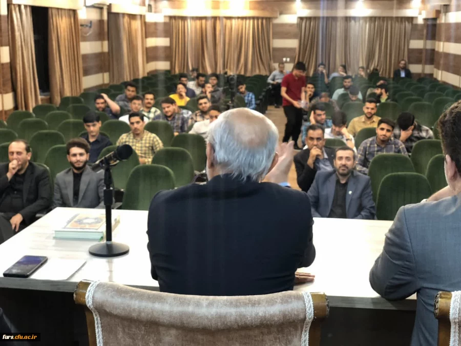 جلسه پرسش و پاسخ ریاست محترم دانشگاه فرهنگیان فارس با دانشجومعلمان پردیس شهید رجایی برگزار گردید 7