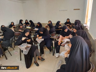 کارگاه کار با گل رُسدر مرکز زینب کبری کازرون