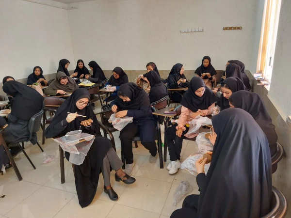 کارگاه کار با گل رُسدر مرکز زینب کبری کازرون 2