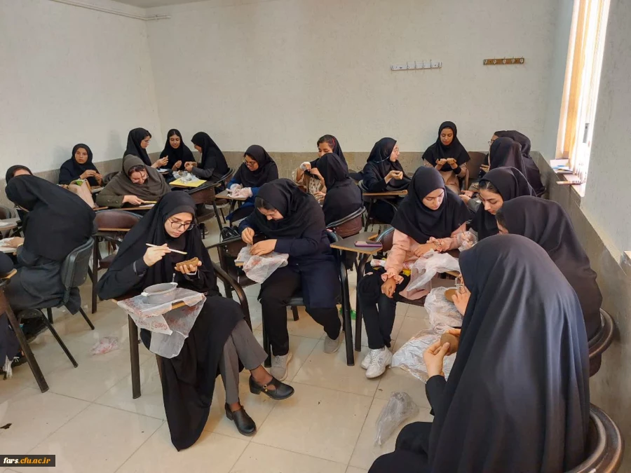 کارگاه کار با گل رُسدر مرکز زینب کبری کازرون 2