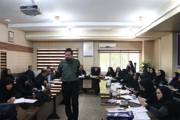 دور دوم کارگاه های آموزش ارزیابان در سالن کنفرانس پردیس شهید باهنر فارس طی سه روز برگزار شد 15