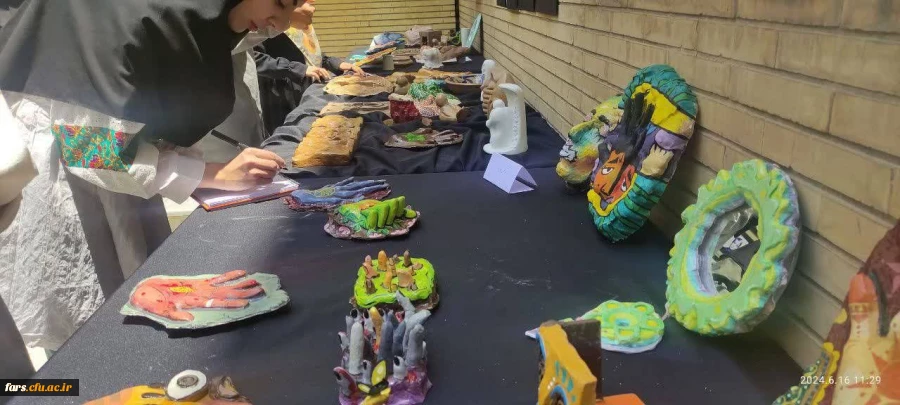 نمایشگاه آثار هنری کارگاه های سه گانه رنگ شناسی، حجم سازی و طراحی 2