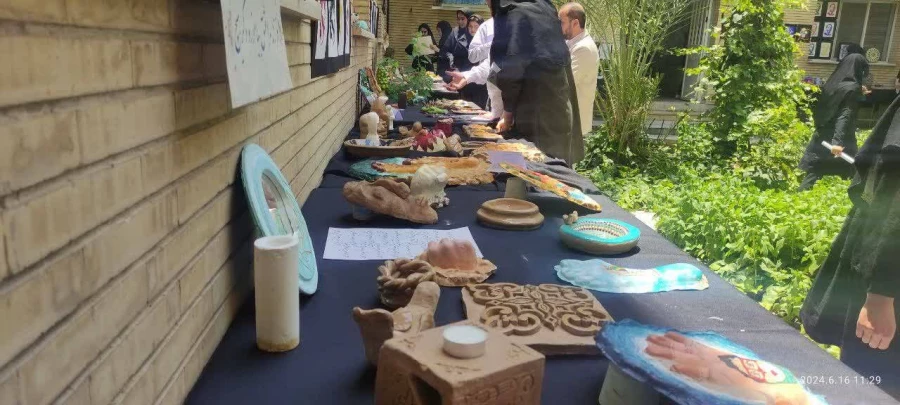 نمایشگاه آثار هنری کارگاه های سه گانه رنگ شناسی، حجم سازی و طراحی 4